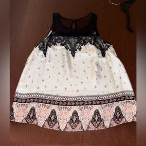 Women’s white floral tank with lace